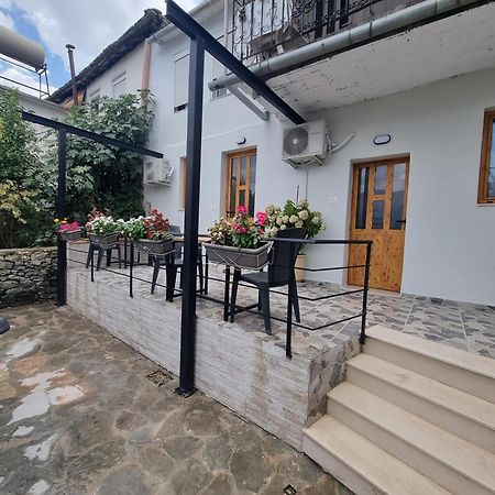 Bed and Breakfast Tony'S Terrace Гирокастра Экстерьер фото