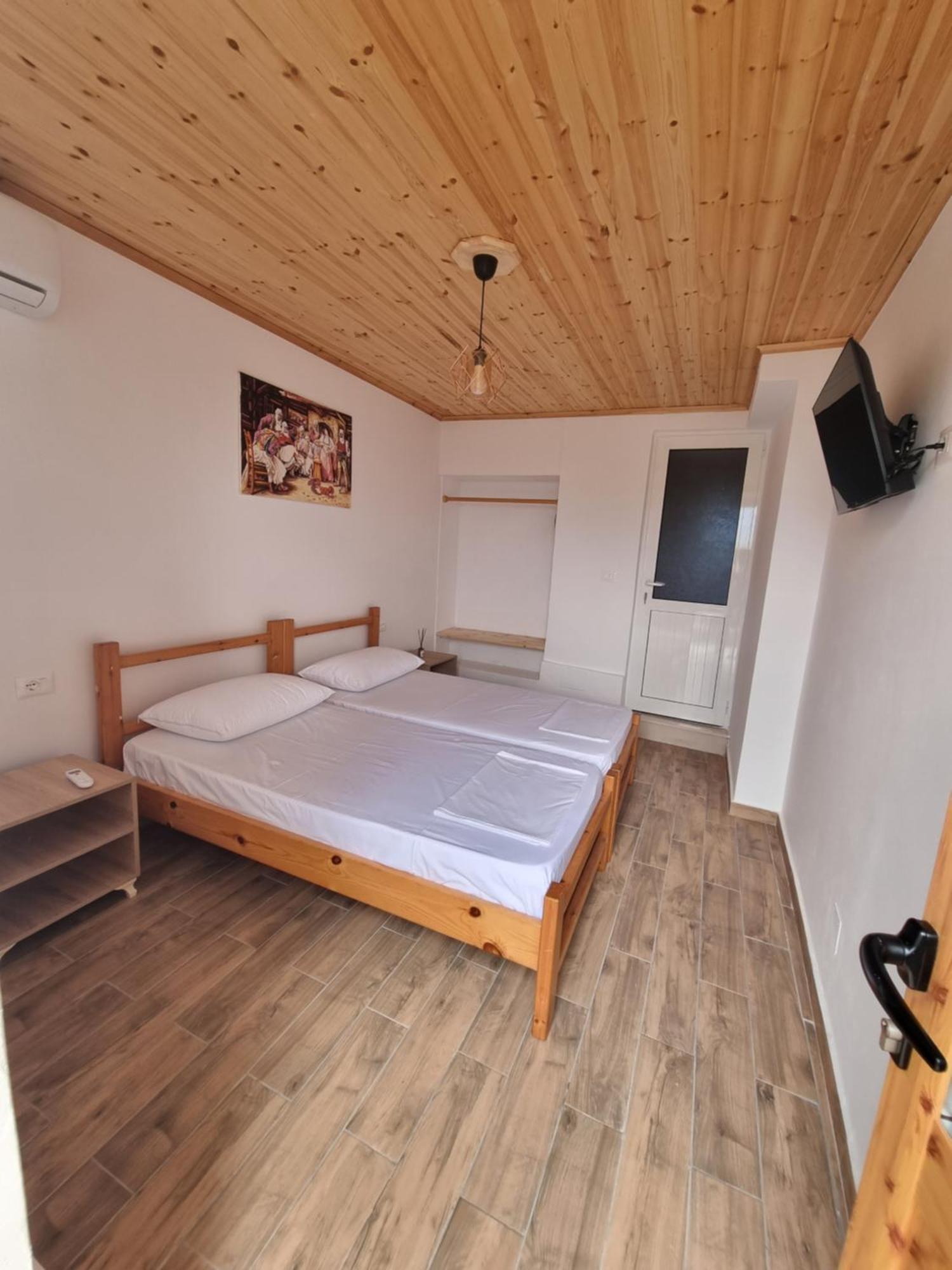 Bed and Breakfast Tony'S Terrace Гирокастра Экстерьер фото