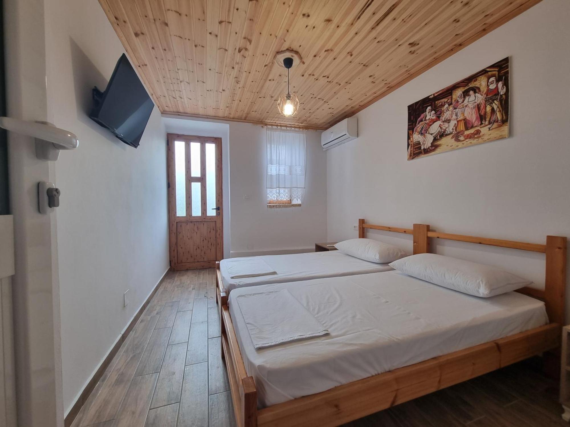 Bed and Breakfast Tony'S Terrace Гирокастра Экстерьер фото