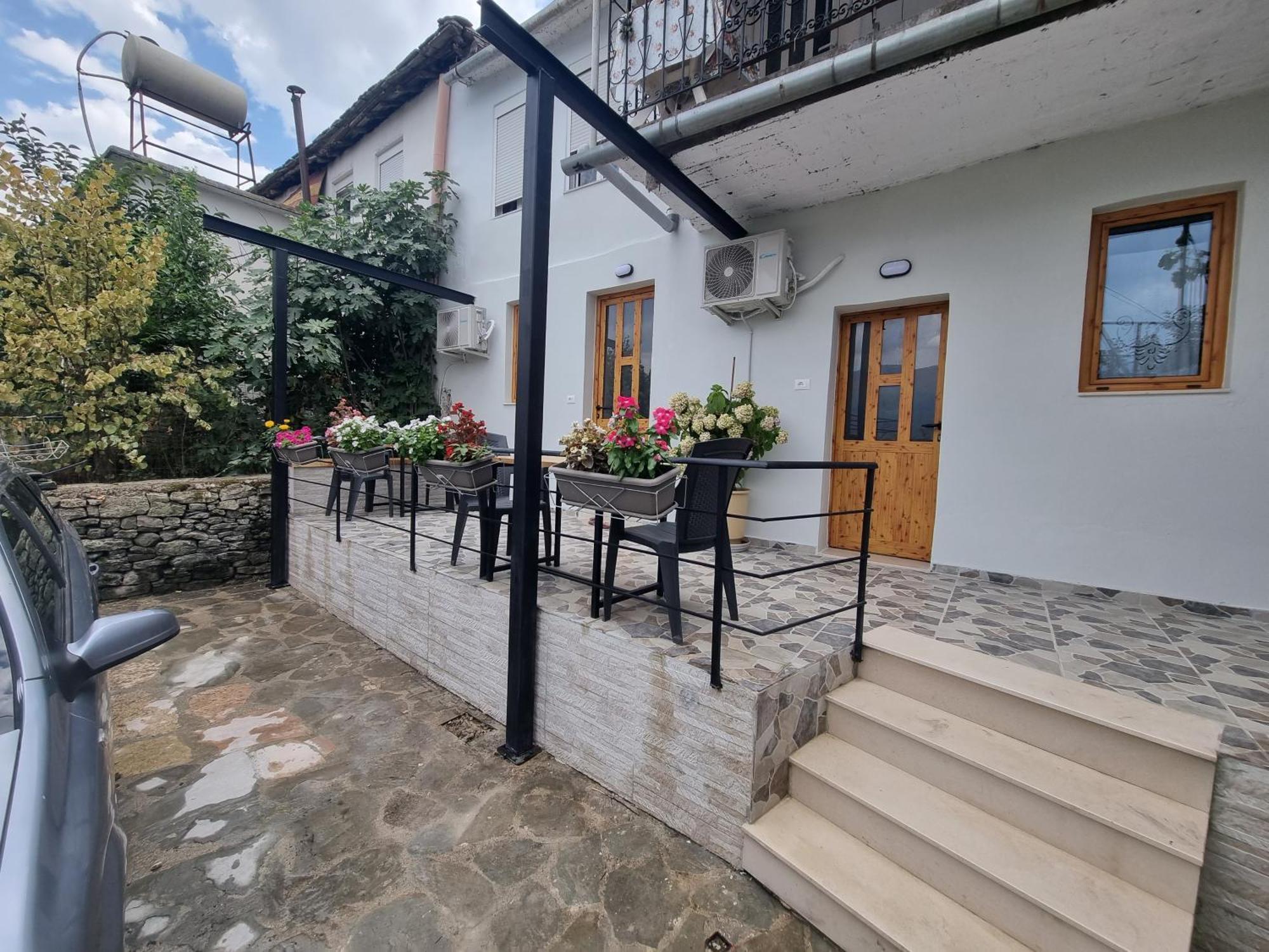 Bed and Breakfast Tony'S Terrace Гирокастра Экстерьер фото