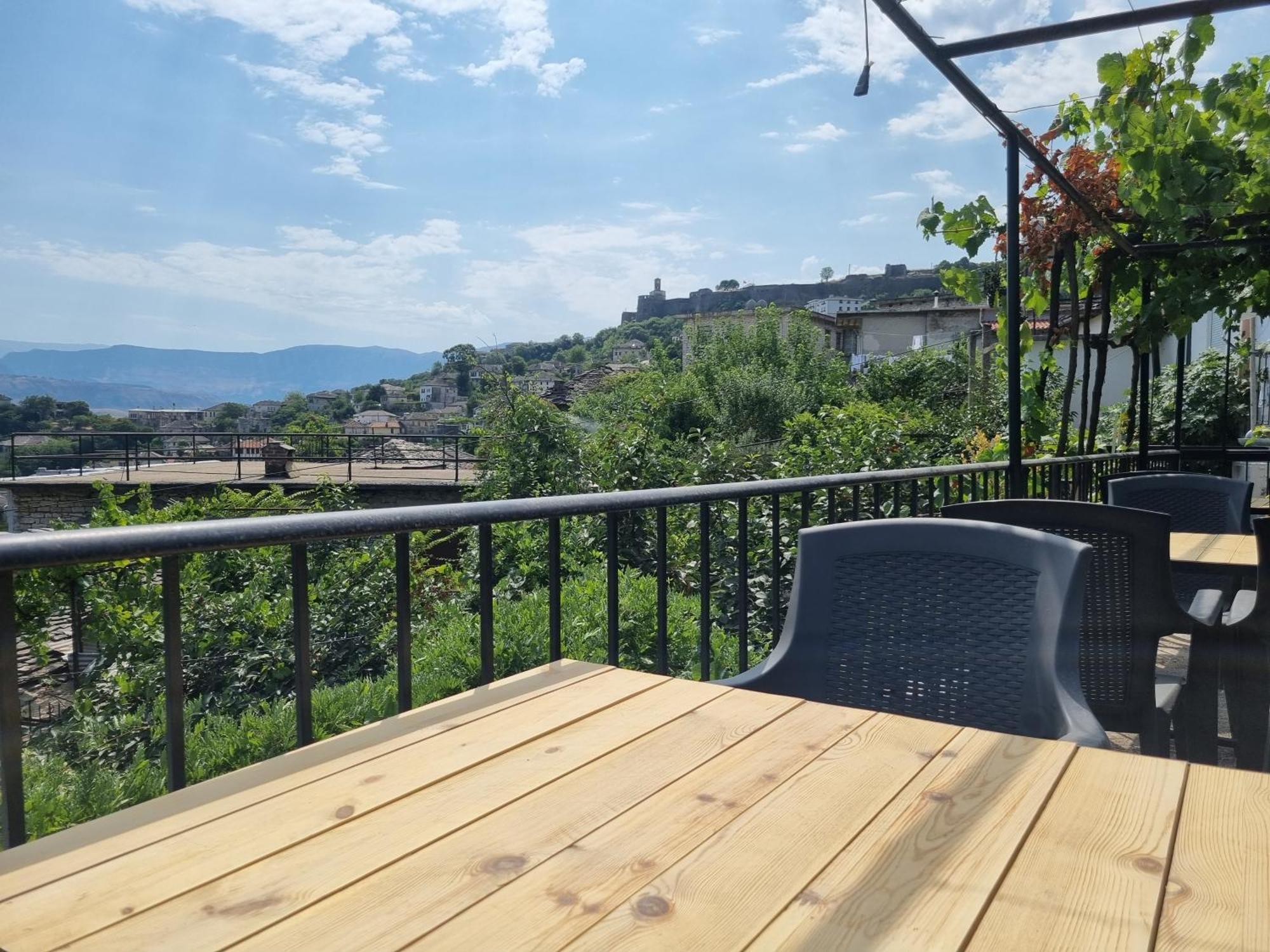 Bed and Breakfast Tony'S Terrace Гирокастра Экстерьер фото